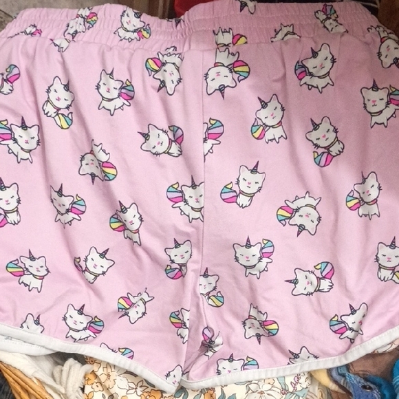Adorable Pink Cat Print Kids Shorts - Picture 3 of 3